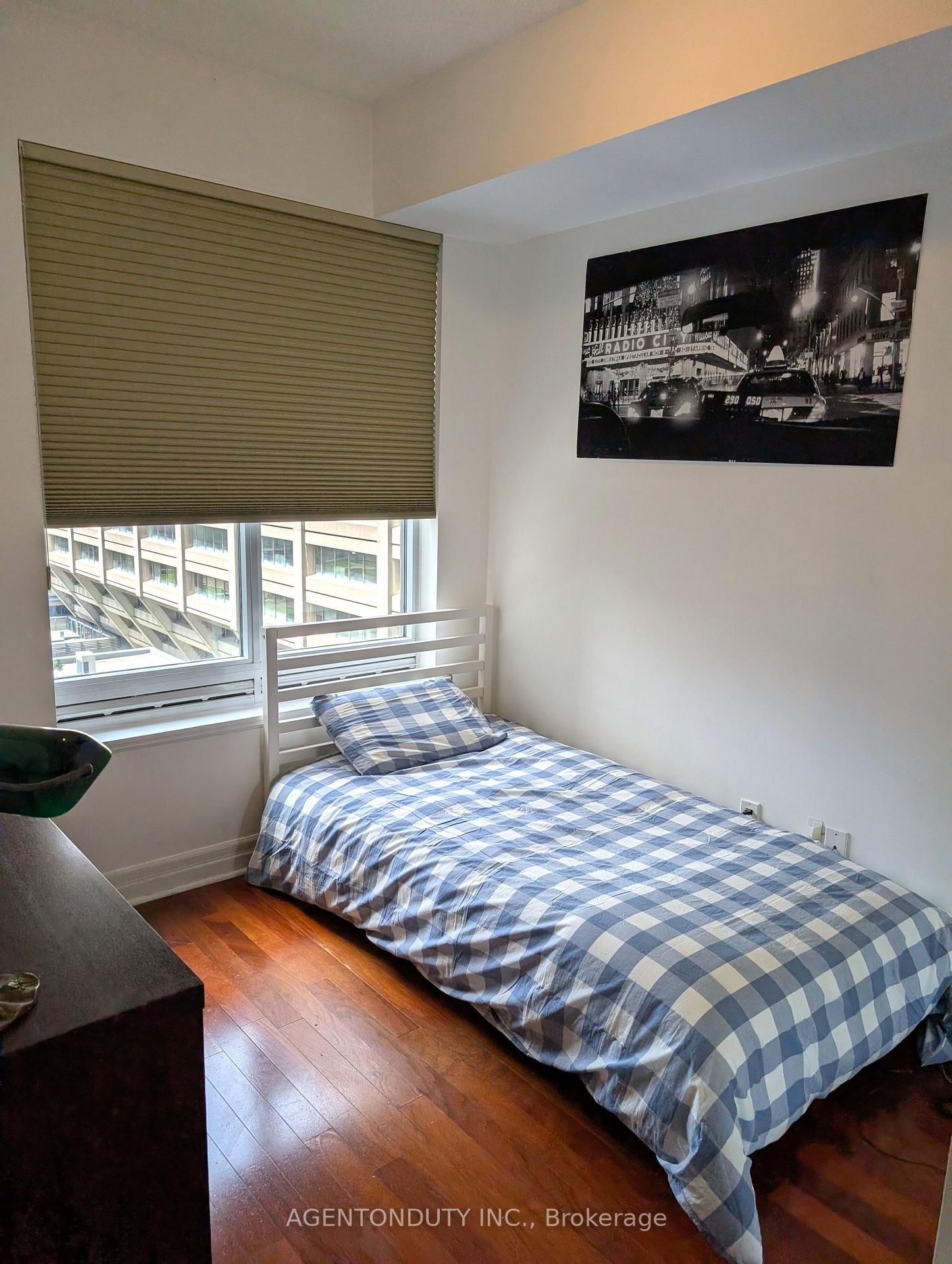35 Balmuto Street • #1009 • Toronto, ON photo 6