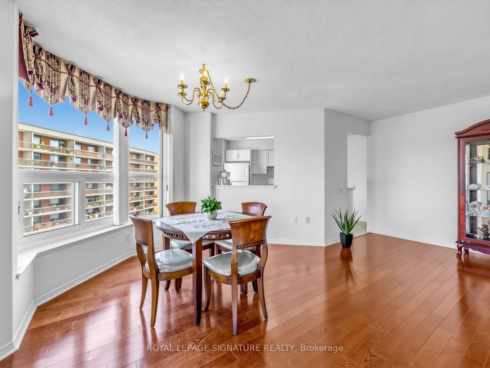 11 Thorncliffe Park Drive • #807 • Toronto, ON photo 12