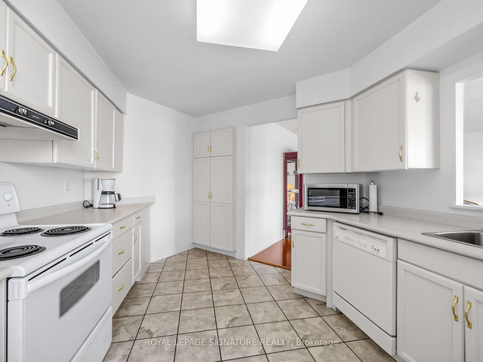 11 Thorncliffe Park Drive • #807 • Toronto, ON photo 19