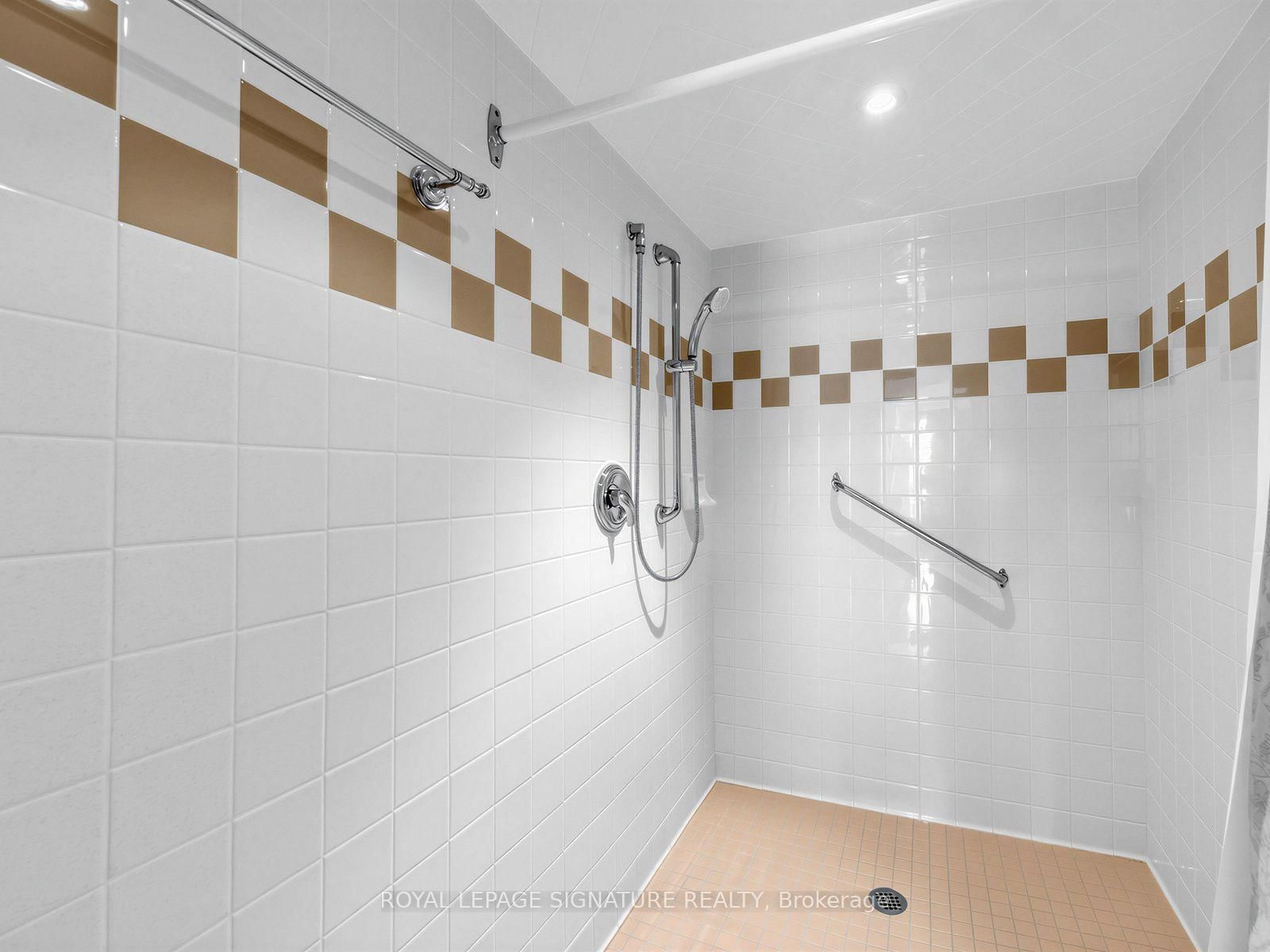 11 Thorncliffe Park Drive • #807 • Toronto, ON photo 30