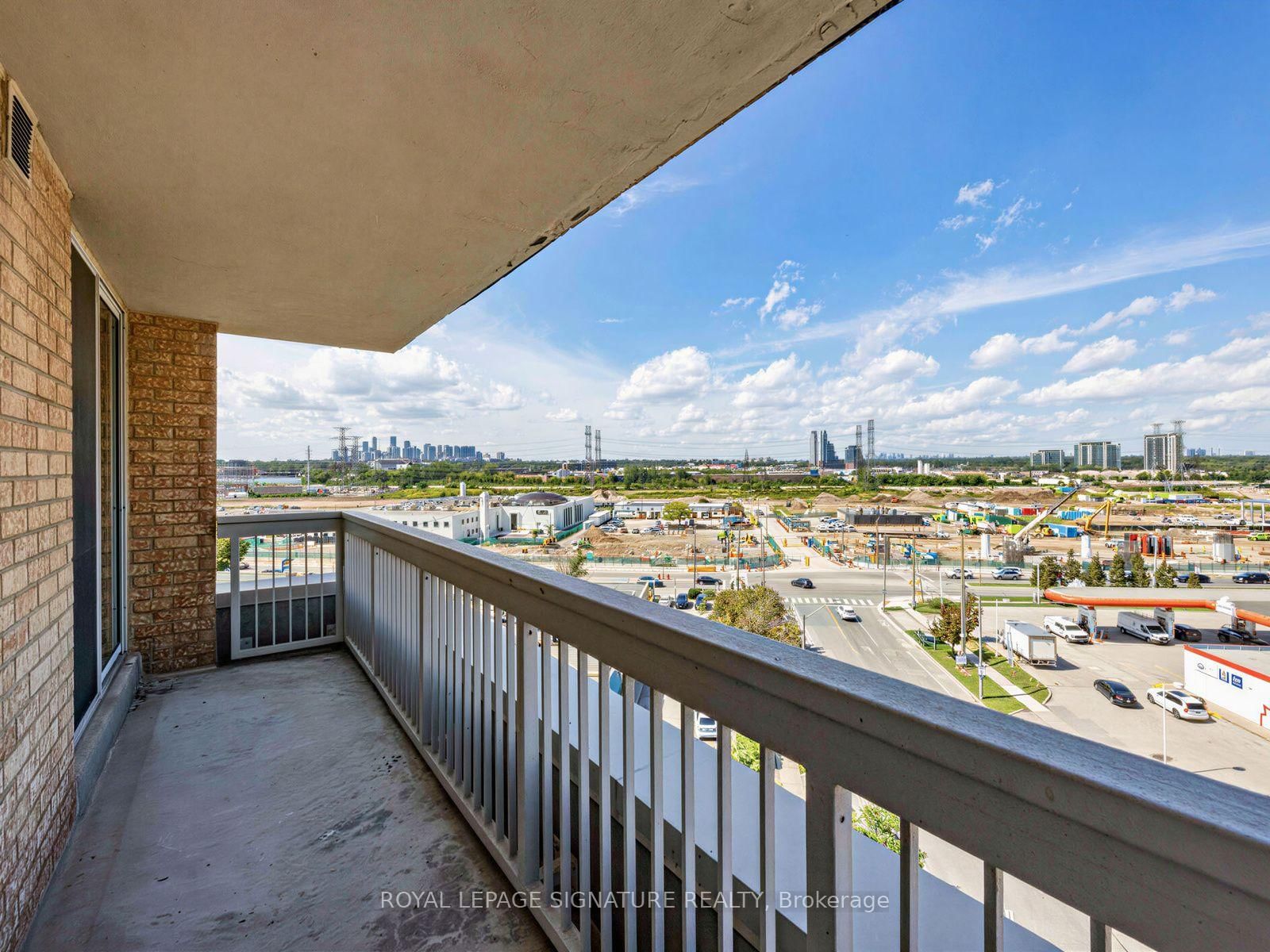 11 Thorncliffe Park Drive • #807 • Toronto, ON photo 31