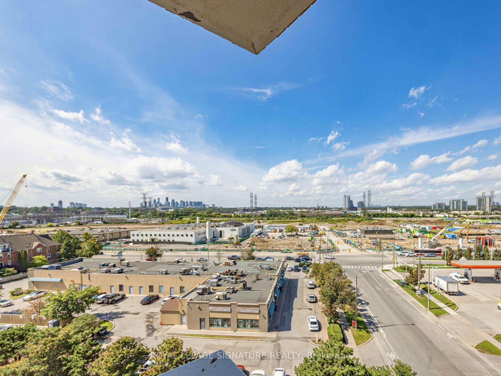 11 Thorncliffe Park Drive • #807 • Toronto, ON photo 32