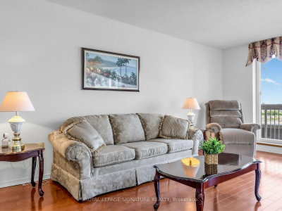 11 Thorncliffe Park Drive • #807 • Toronto, ON photo 6