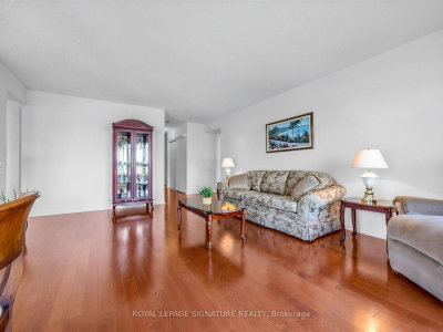 11 Thorncliffe Park Drive • #807 • Toronto, ON photo 9