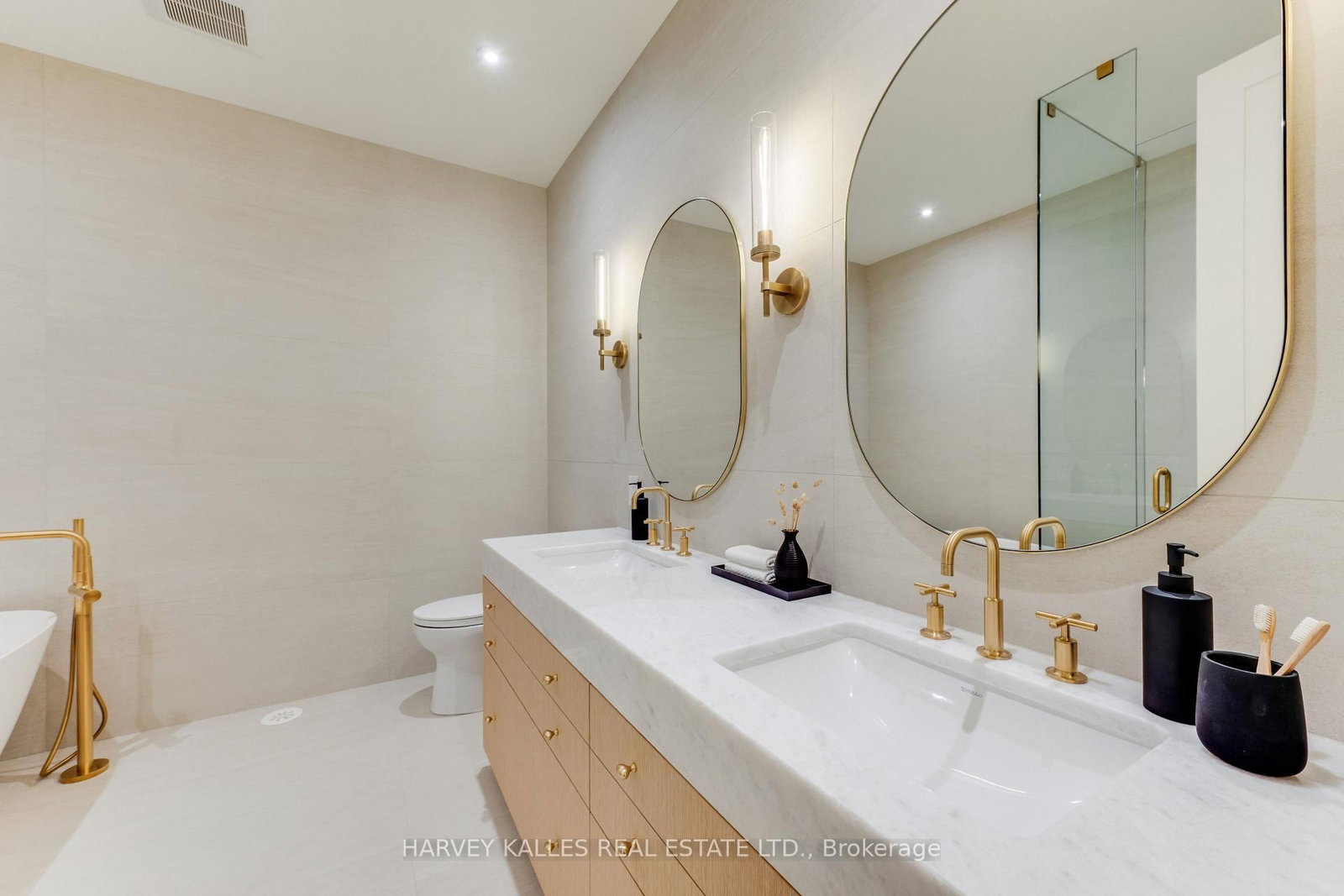 32 Evergreen Gardens • Toronto, ON photo 28