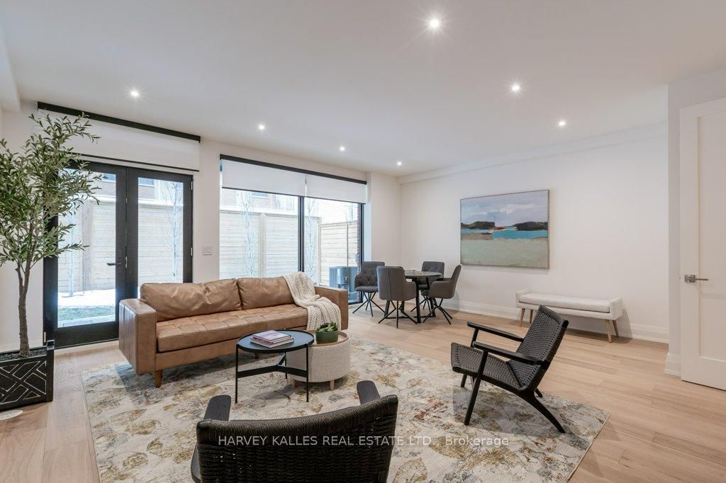 32 Evergreen Gardens • Toronto, ON photo 8