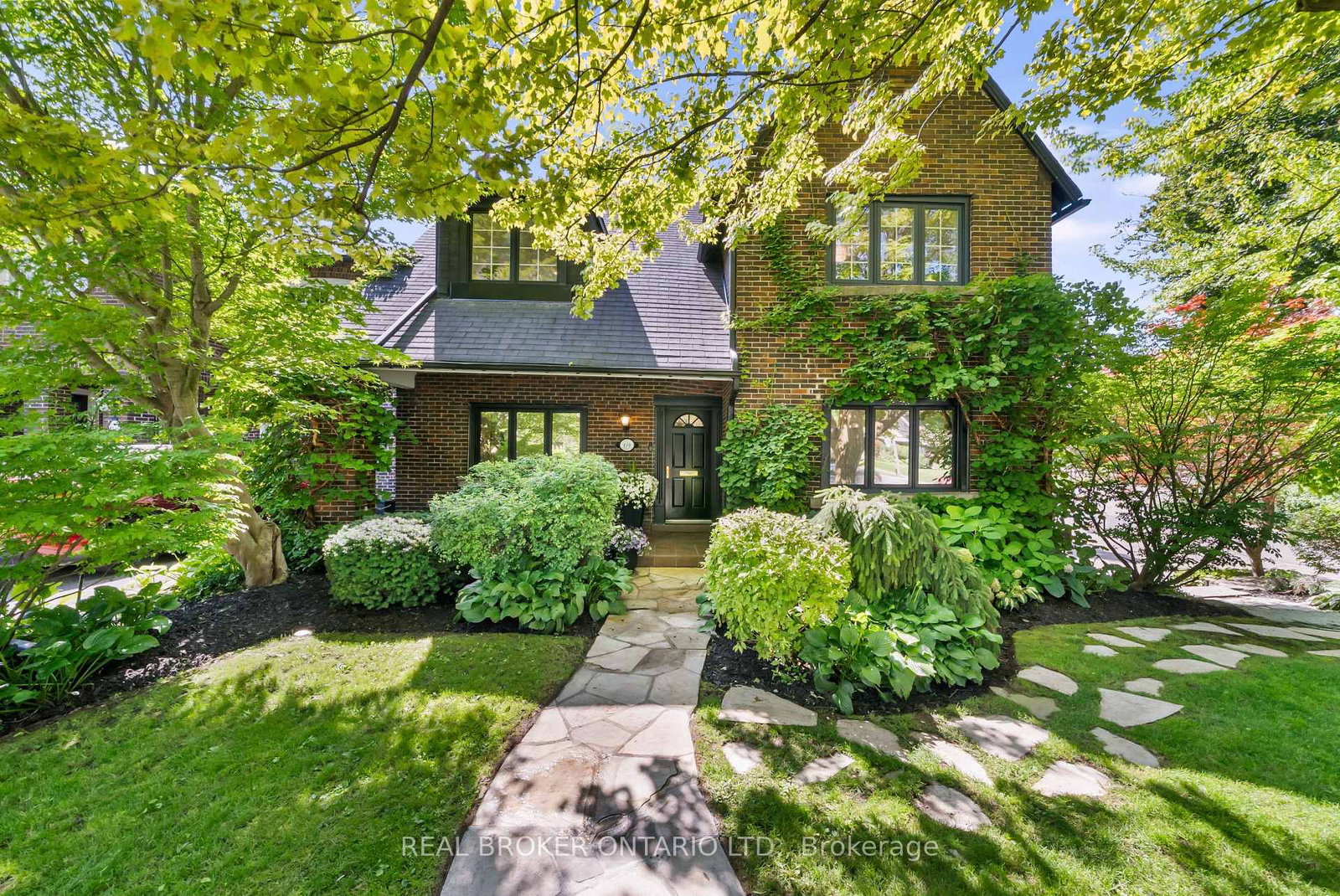 69 Chaplin Crescent • Toronto, ON photo 1