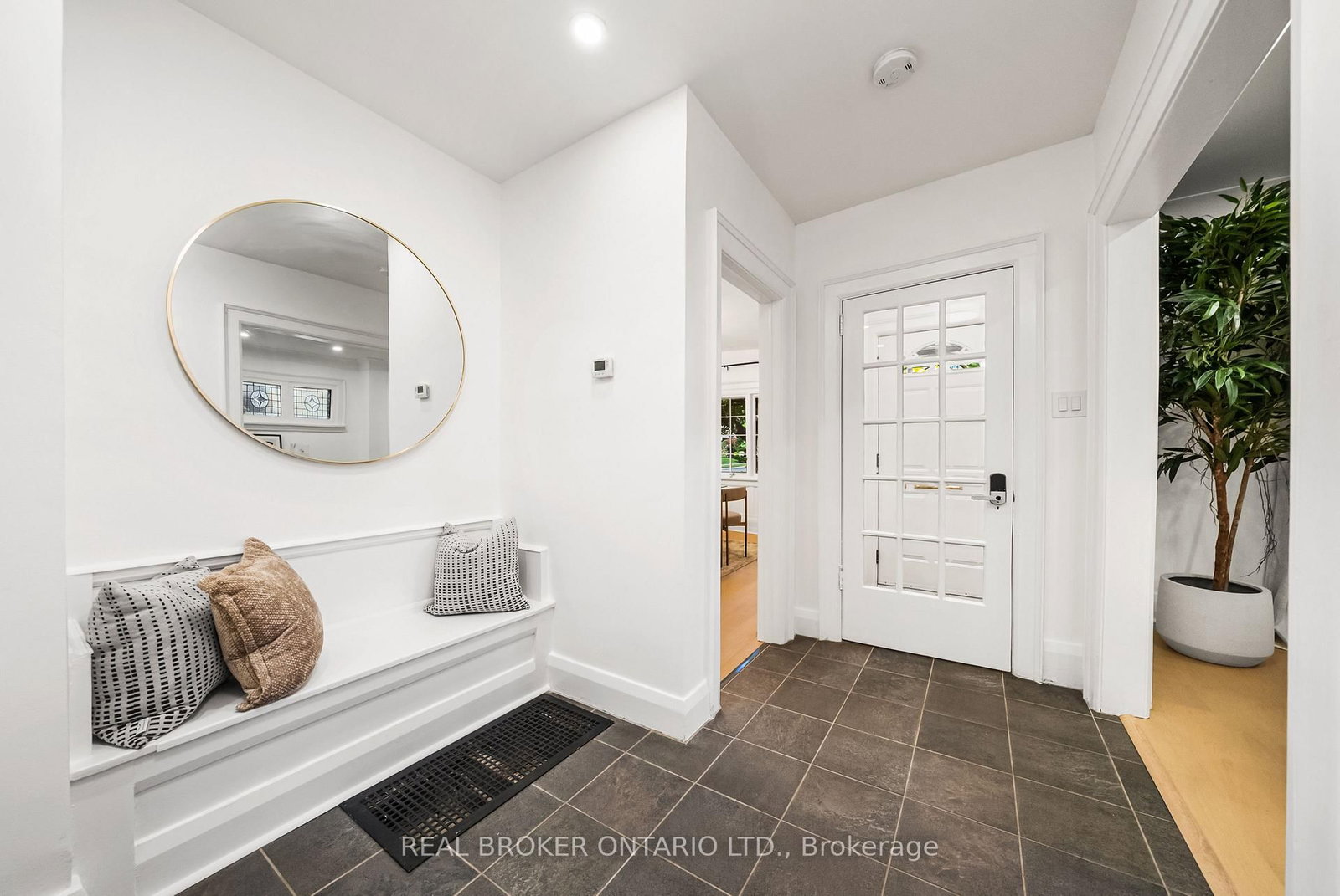 69 Chaplin Crescent • Toronto, ON photo 11