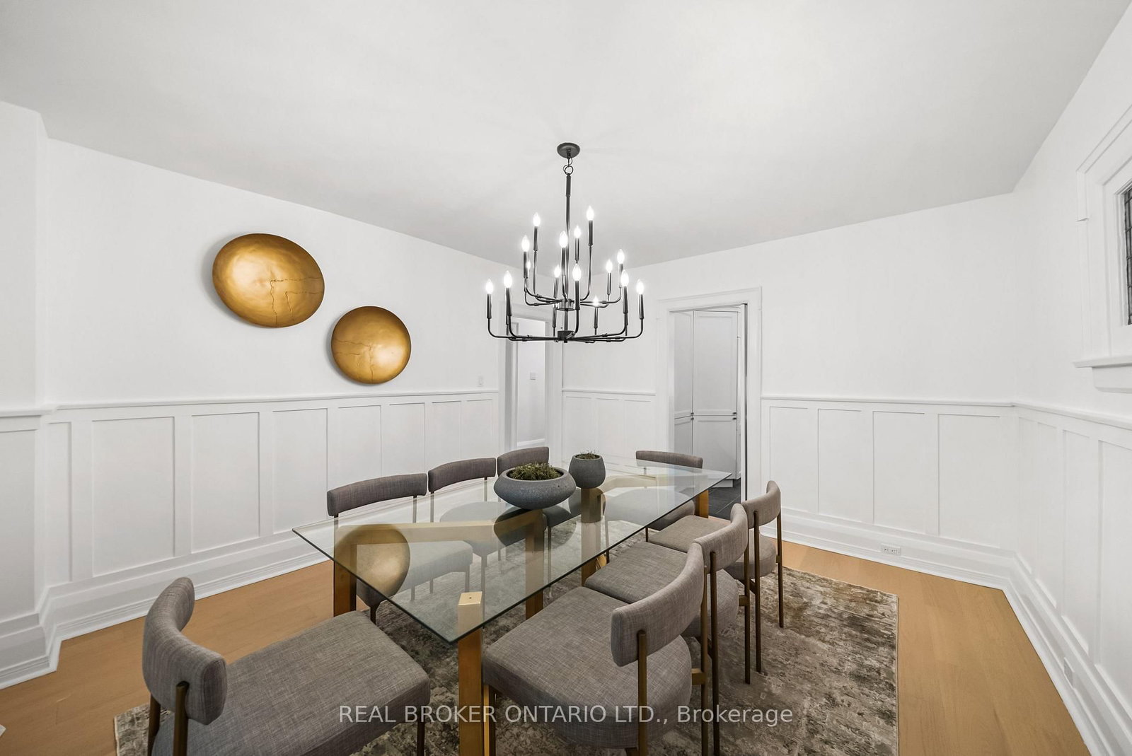 69 Chaplin Crescent • Toronto, ON photo 12