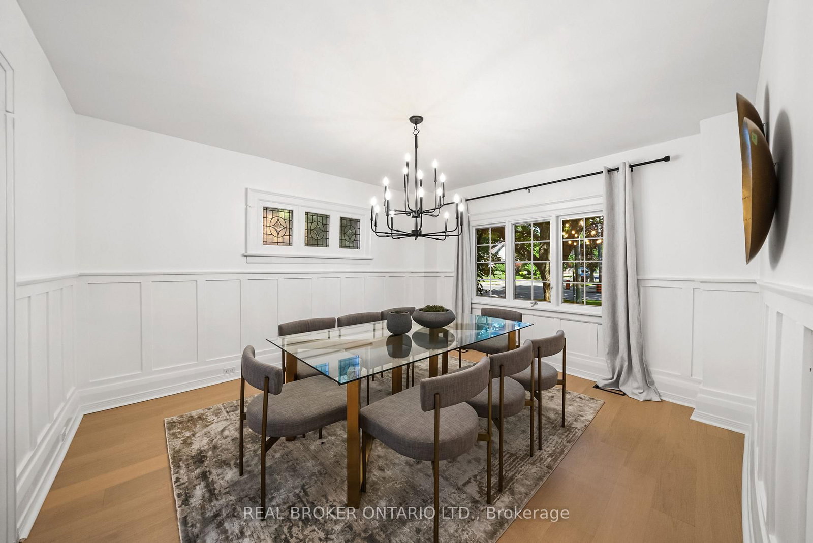 69 Chaplin Crescent • Toronto, ON photo 13