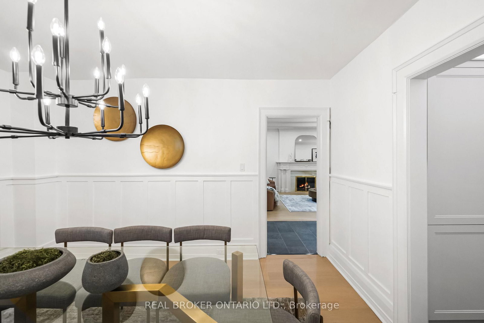 69 Chaplin Crescent • Toronto, ON photo 14