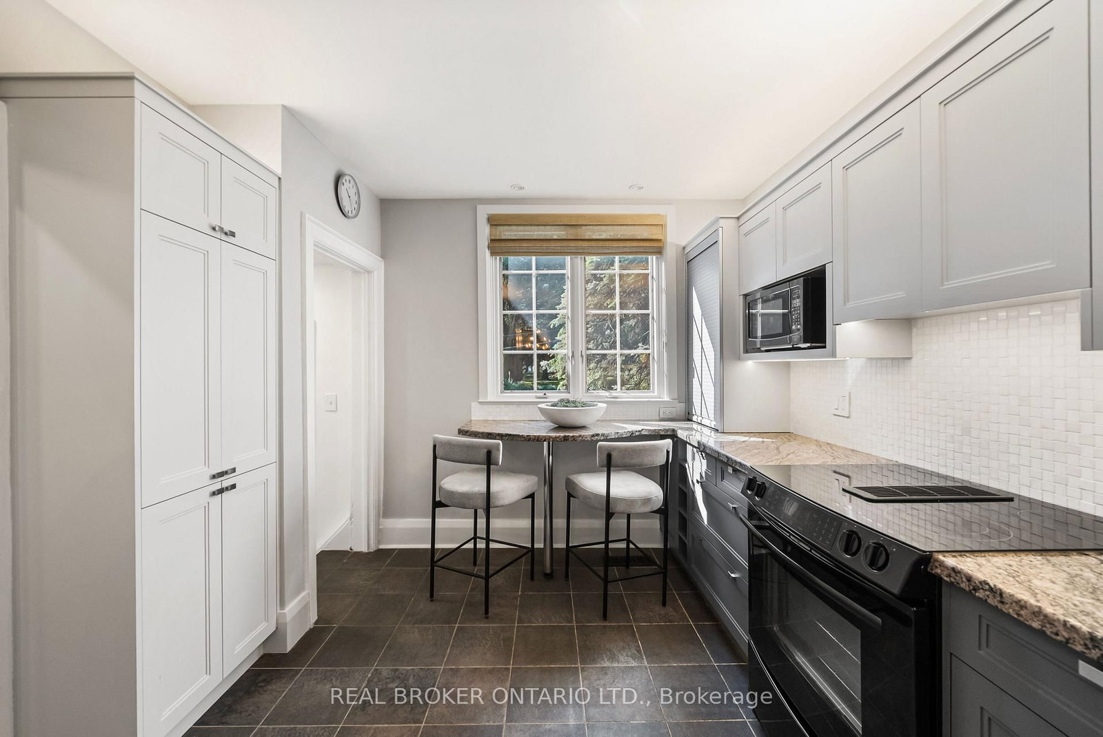 69 Chaplin Crescent • Toronto, ON photo 16