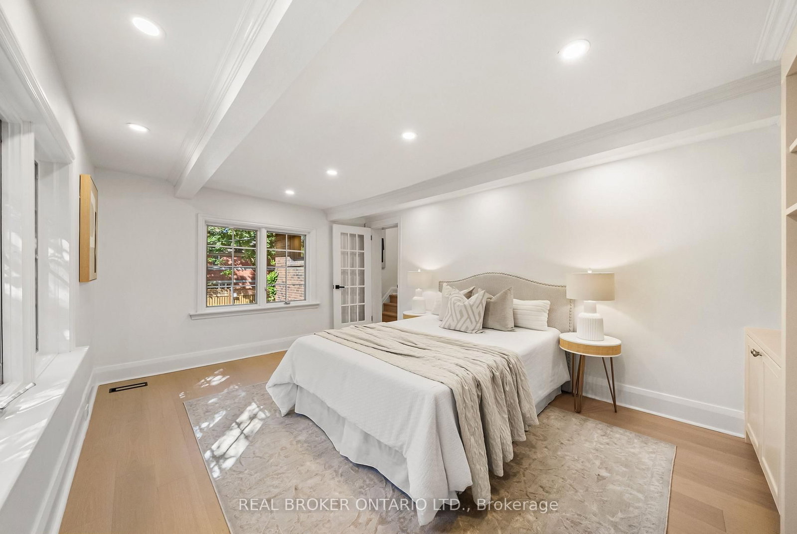 69 Chaplin Crescent • Toronto, ON photo 20