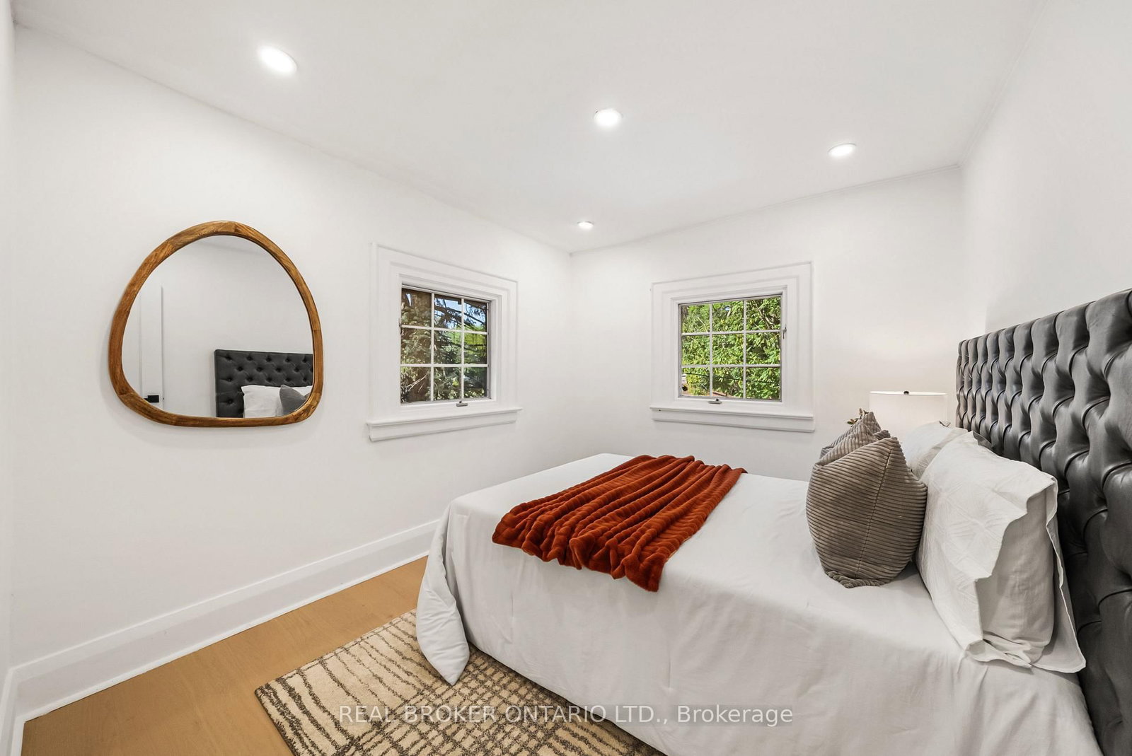 69 Chaplin Crescent • Toronto, ON photo 23