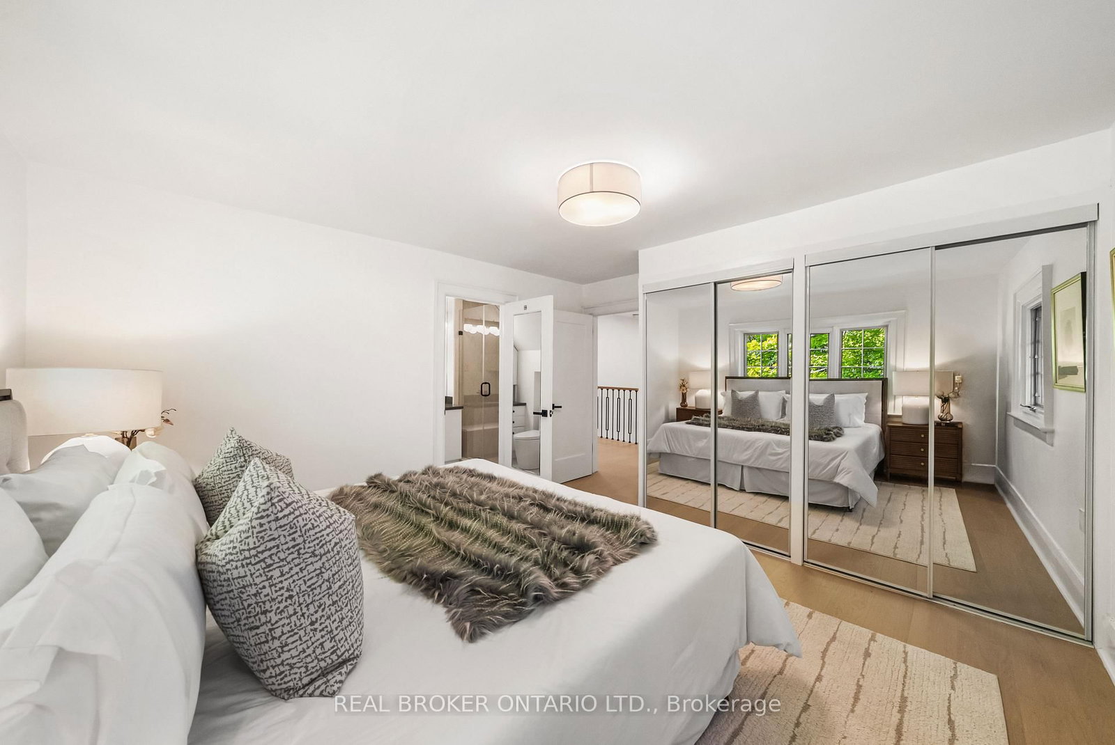 69 Chaplin Crescent • Toronto, ON photo 25