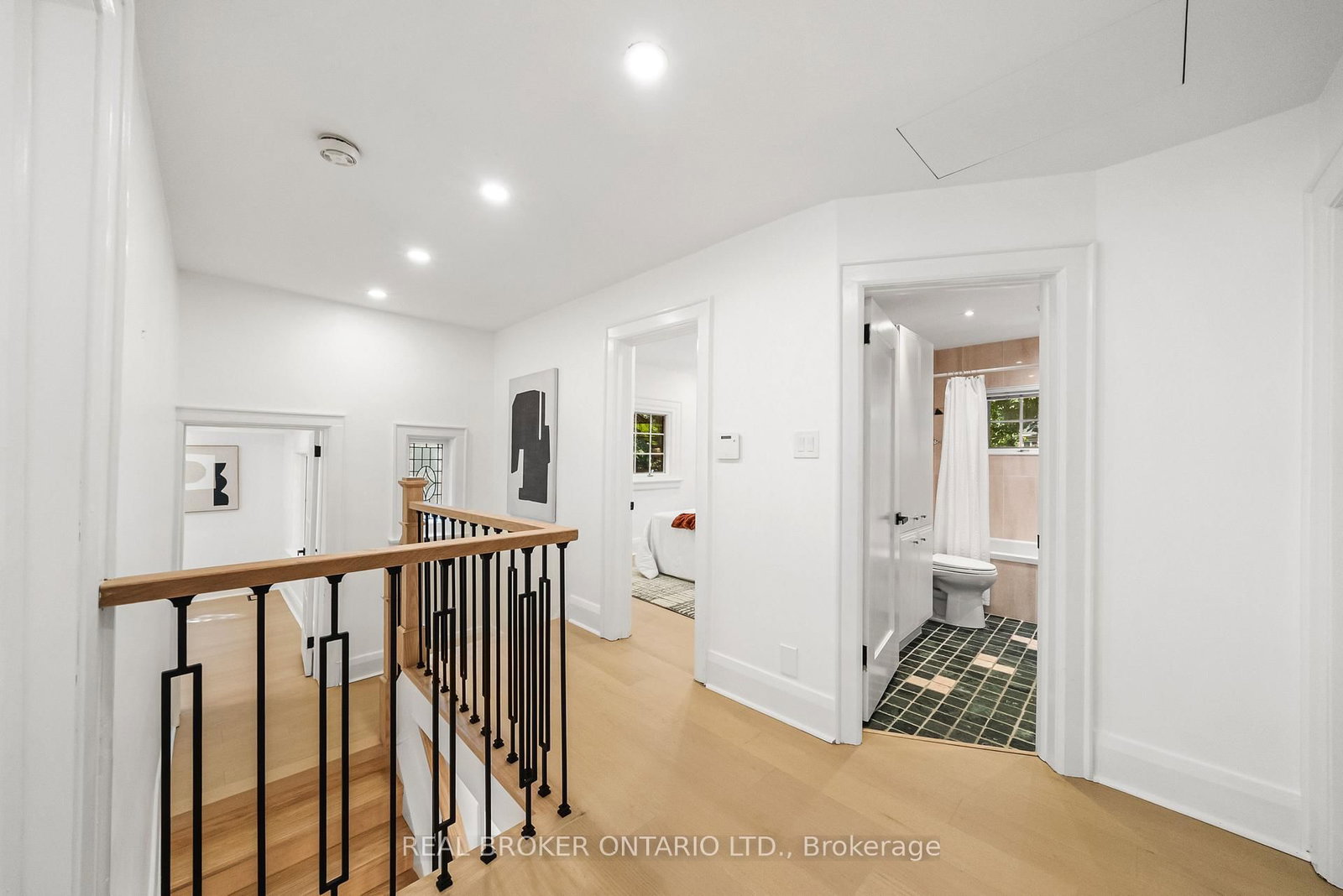 69 Chaplin Crescent • Toronto, ON photo 28