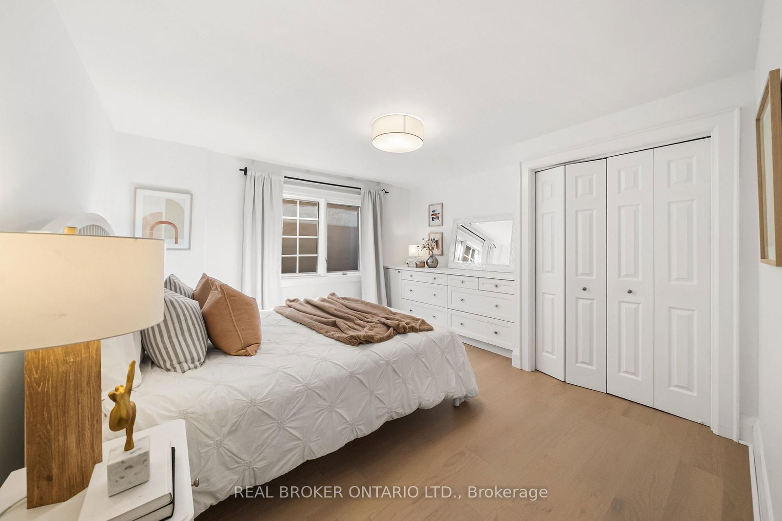 69 Chaplin Crescent • Toronto, ON photo 29