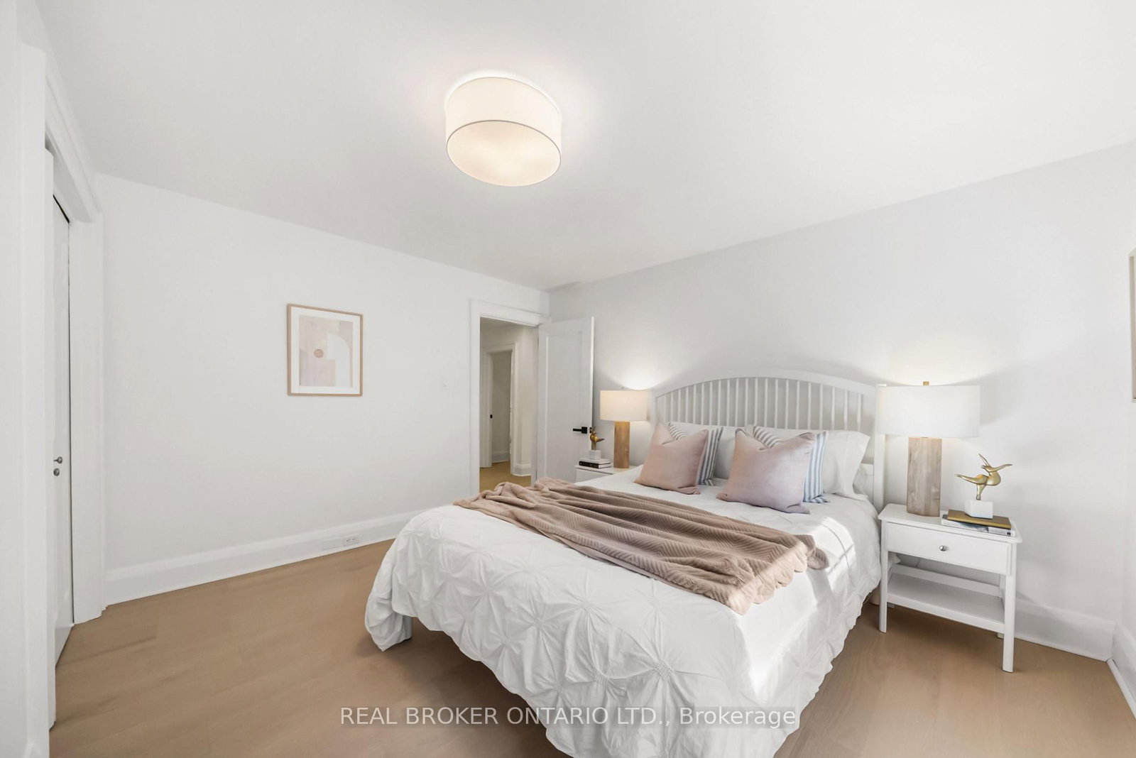69 Chaplin Crescent • Toronto, ON photo 30