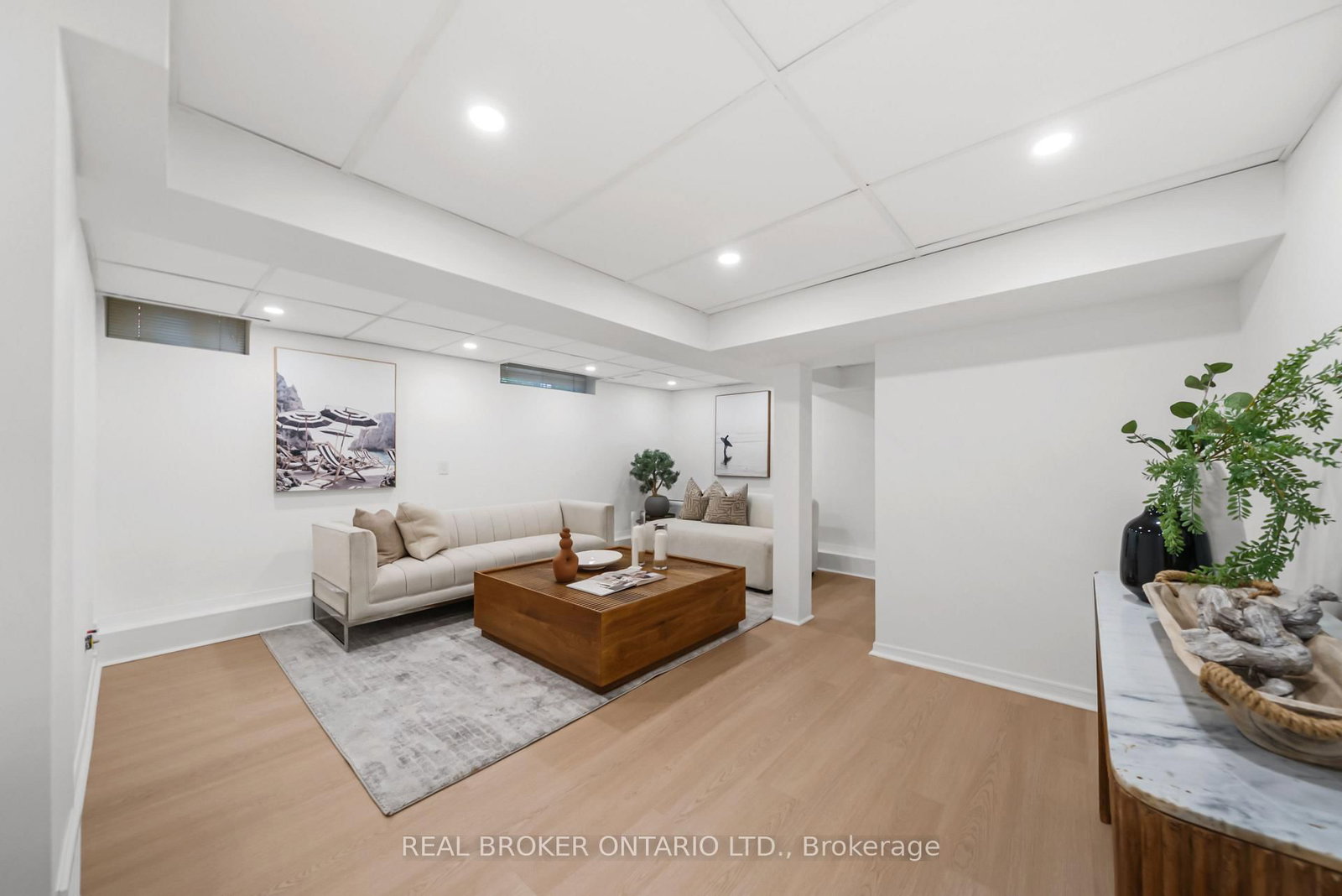 69 Chaplin Crescent • Toronto, ON photo 35