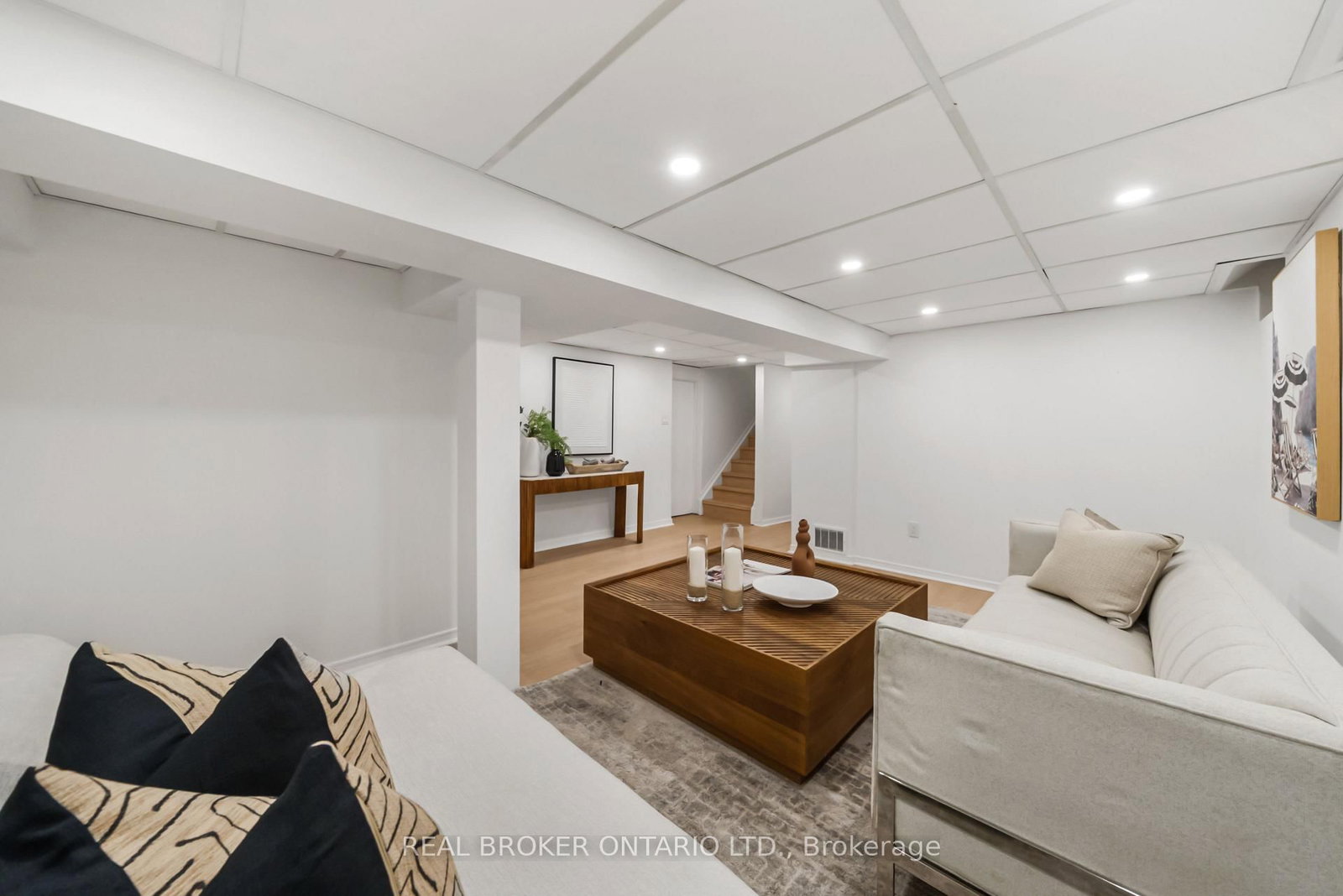 69 Chaplin Crescent • Toronto, ON photo 36