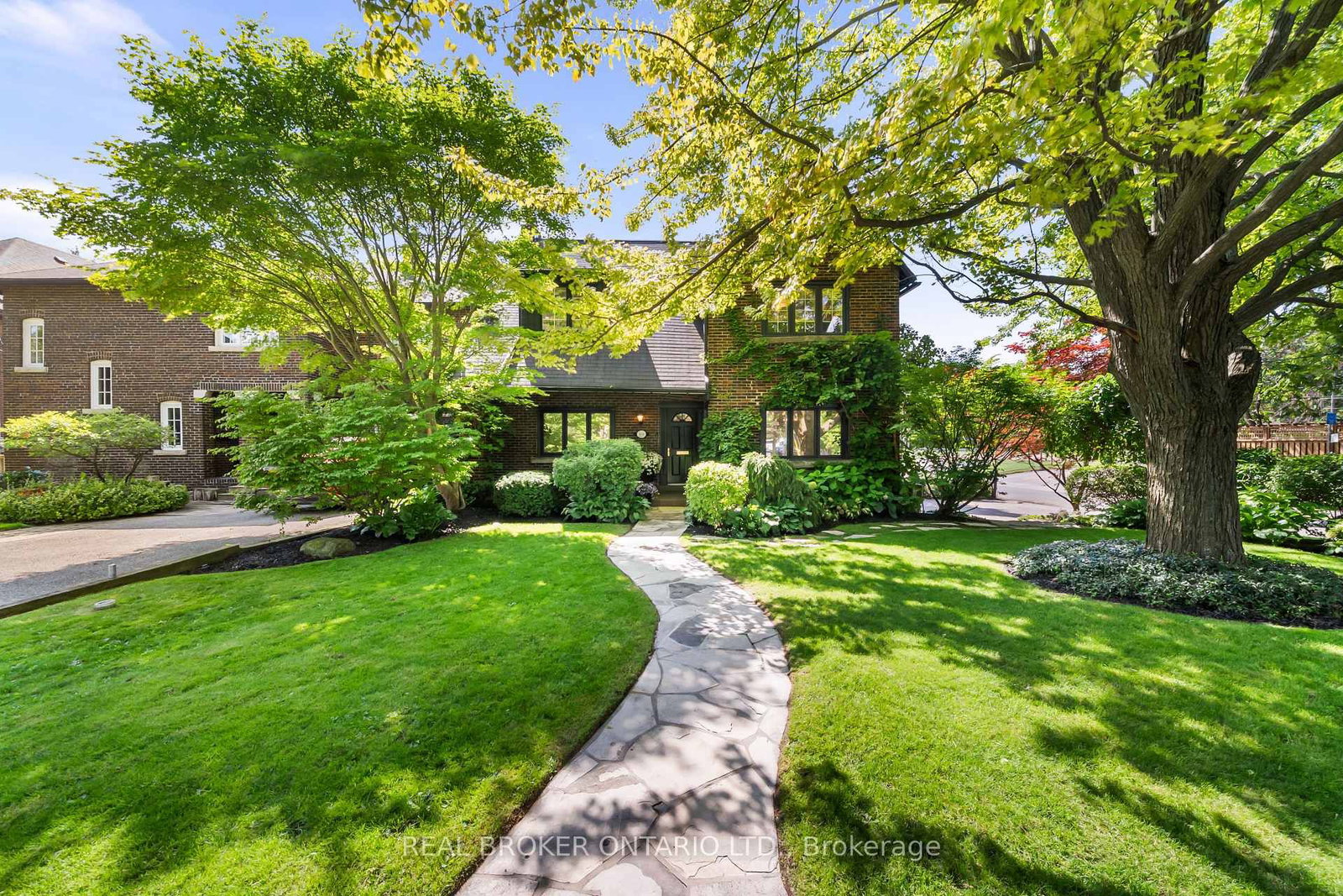 69 Chaplin Crescent • Toronto, ON photo 48