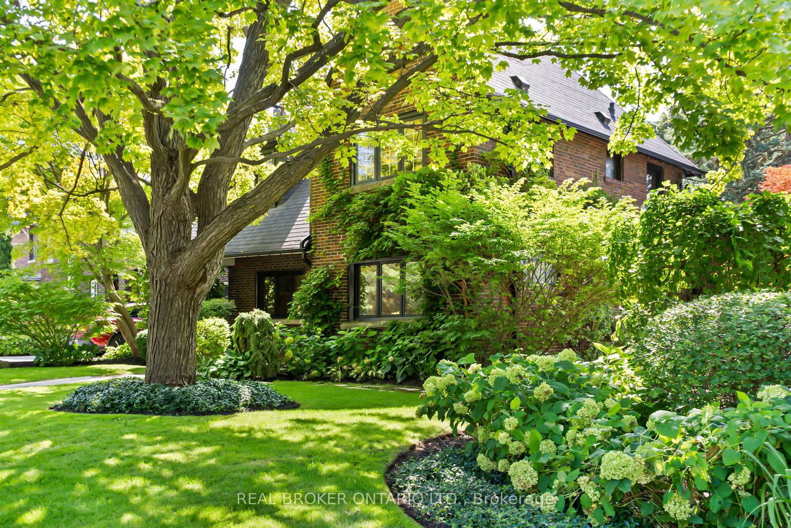 69 Chaplin Crescent • Toronto, ON photo 50