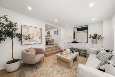 69 Chaplin Crescent • Toronto, ON photo 6