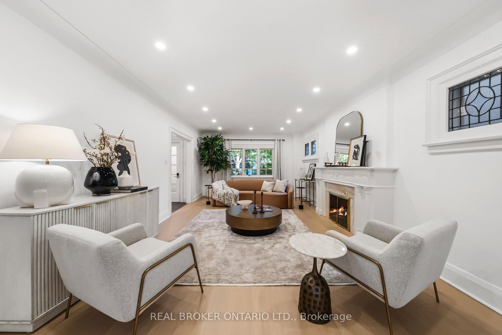 69 Chaplin Crescent • Toronto, ON photo 9