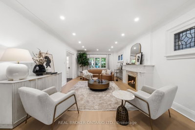 69 Chaplin Crescent • Toronto, ON photo 9