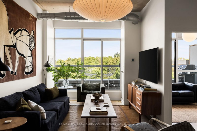 PH12 - 955 Queen Street W
