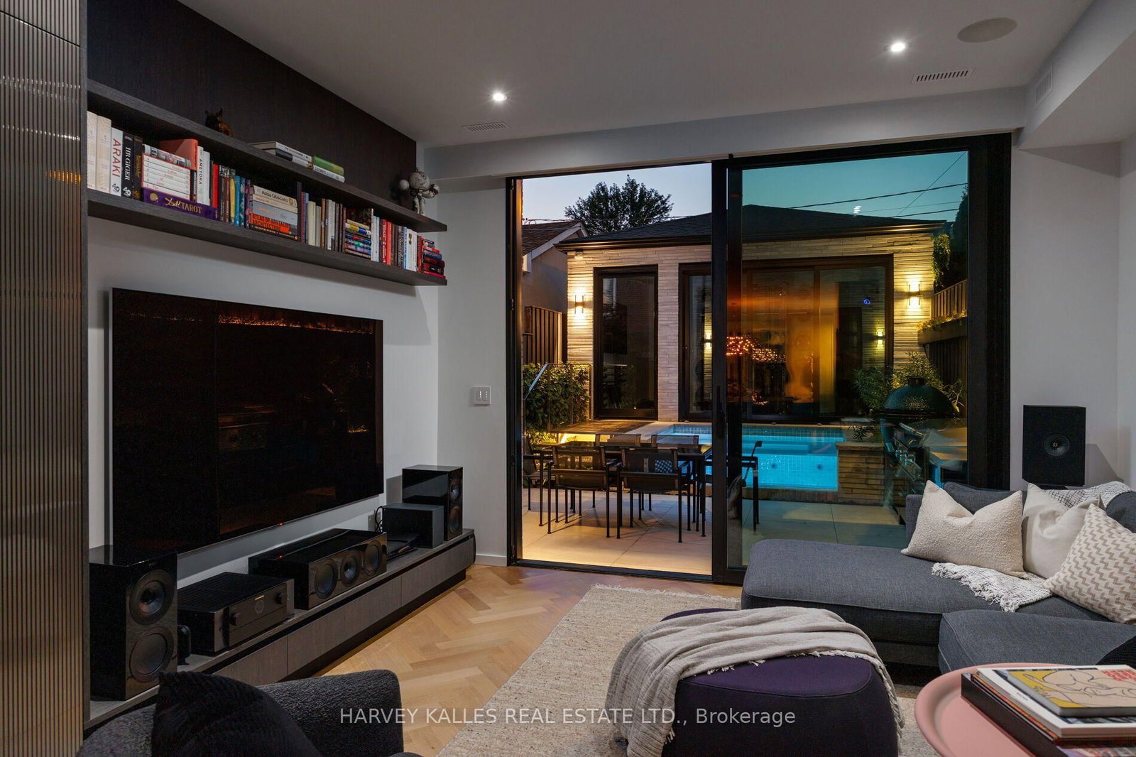 22 Foxley Street • Toronto, ON photo 15