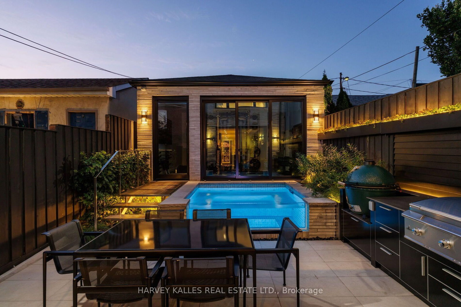 22 Foxley Street • Toronto, ON photo 17