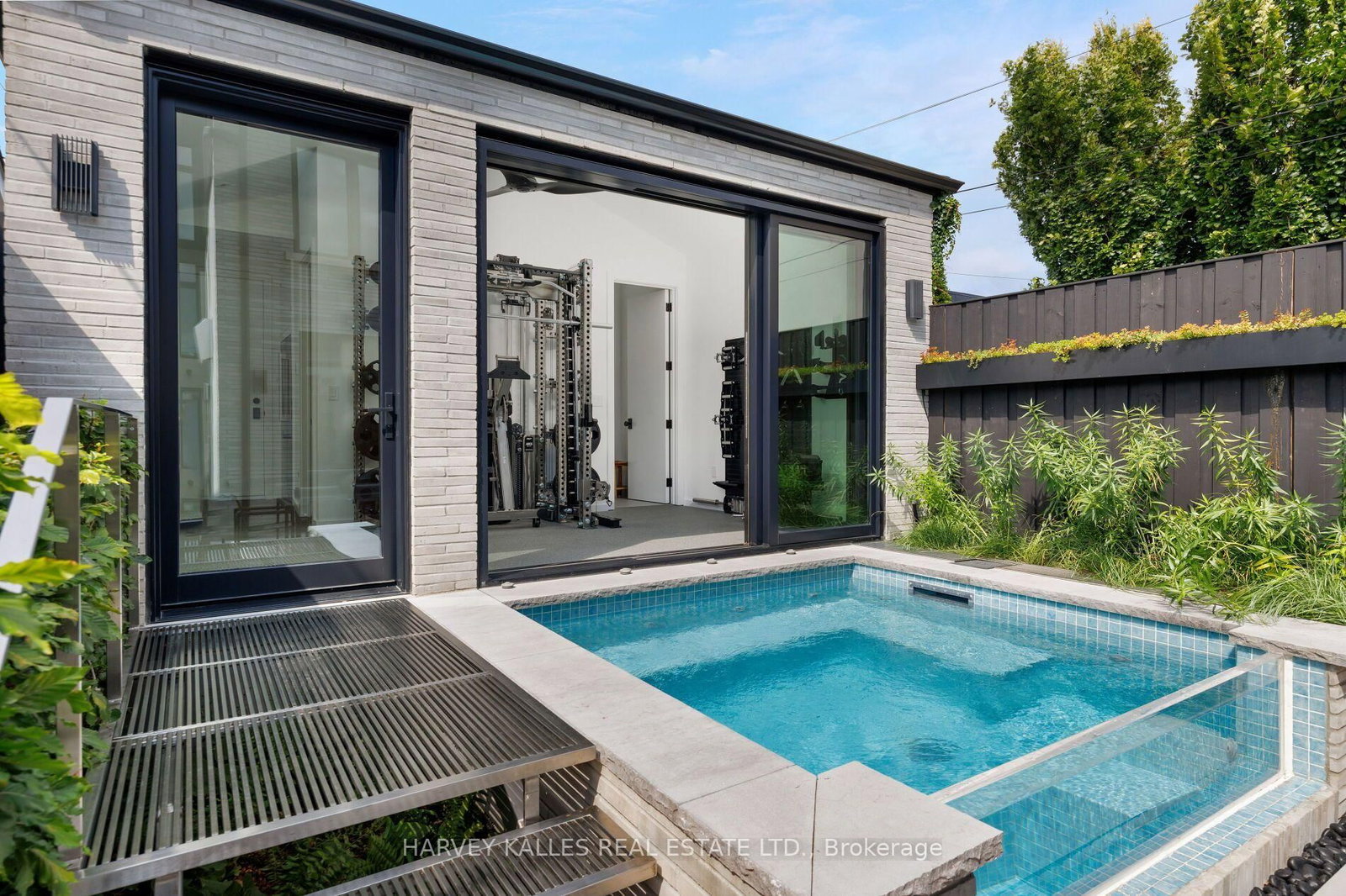 22 Foxley Street • Toronto, ON photo 19