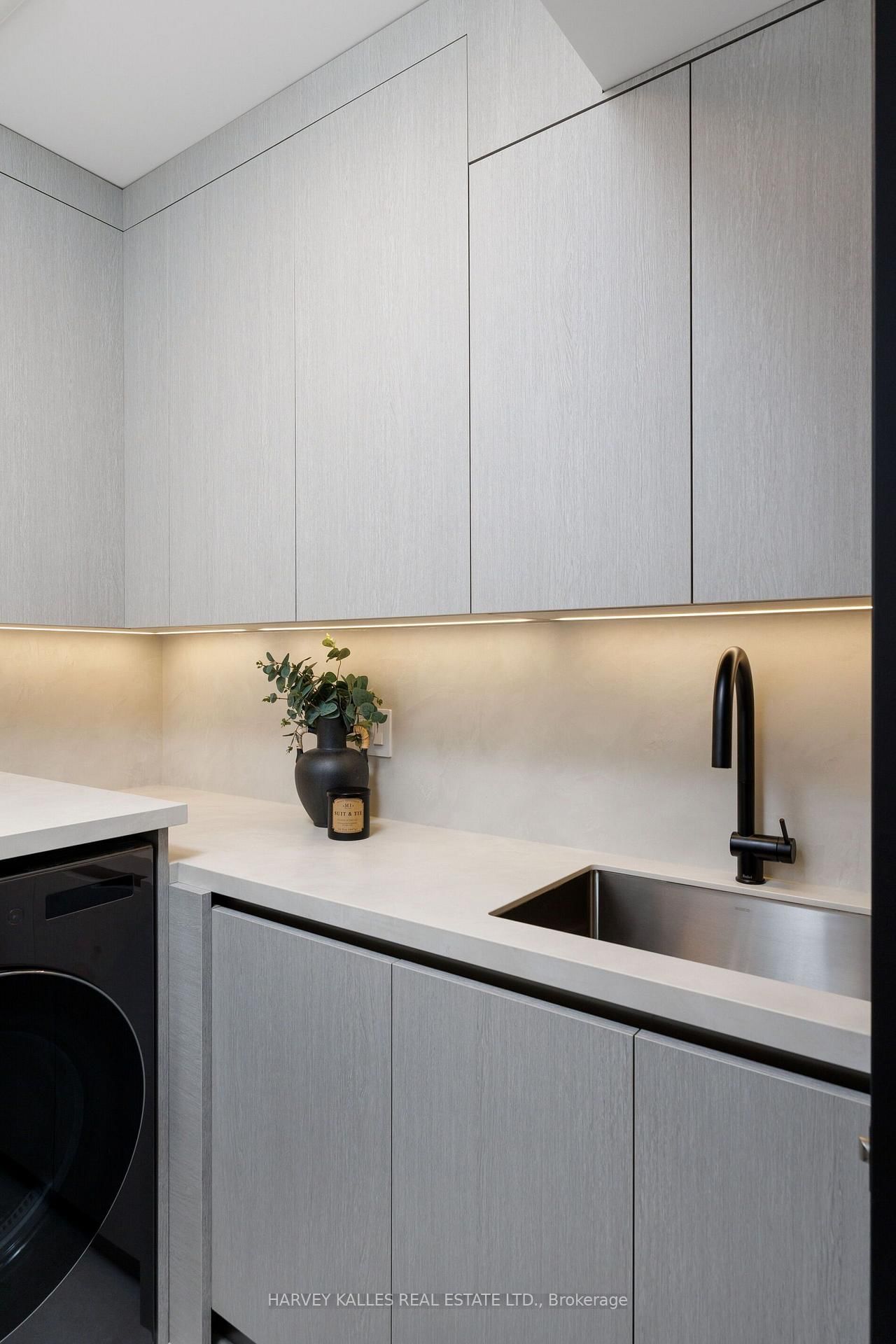 22 Foxley Street • Toronto, ON photo 27