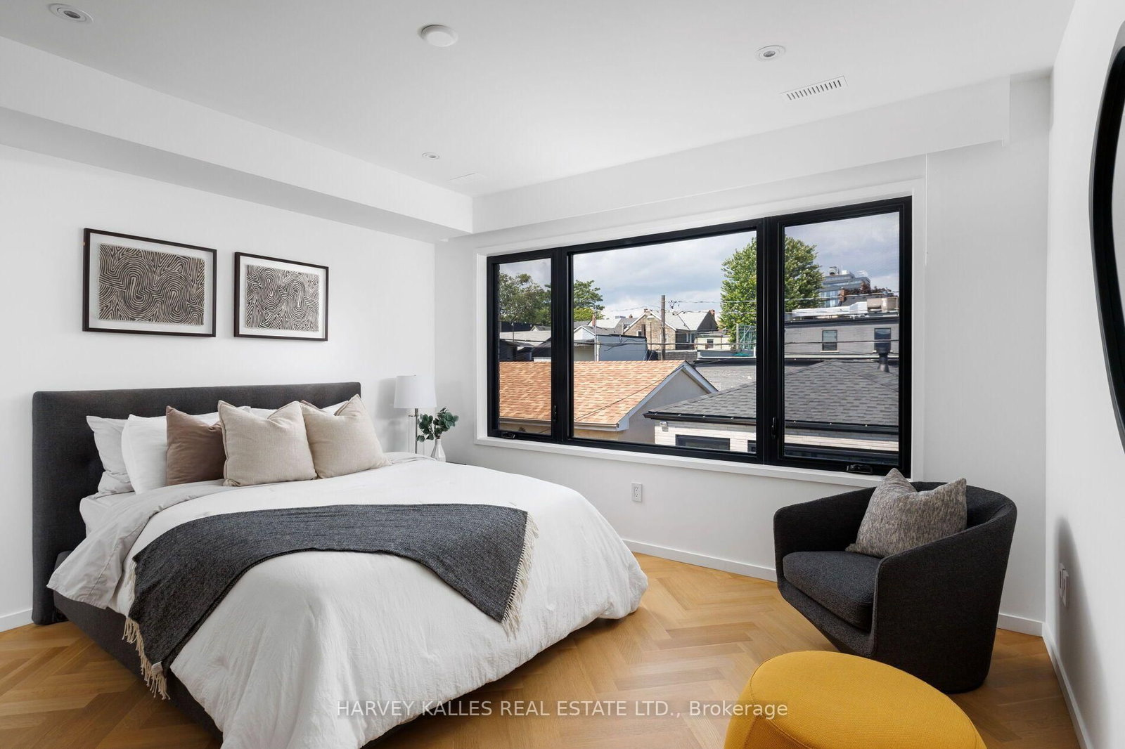 22 Foxley Street • Toronto, ON photo 32