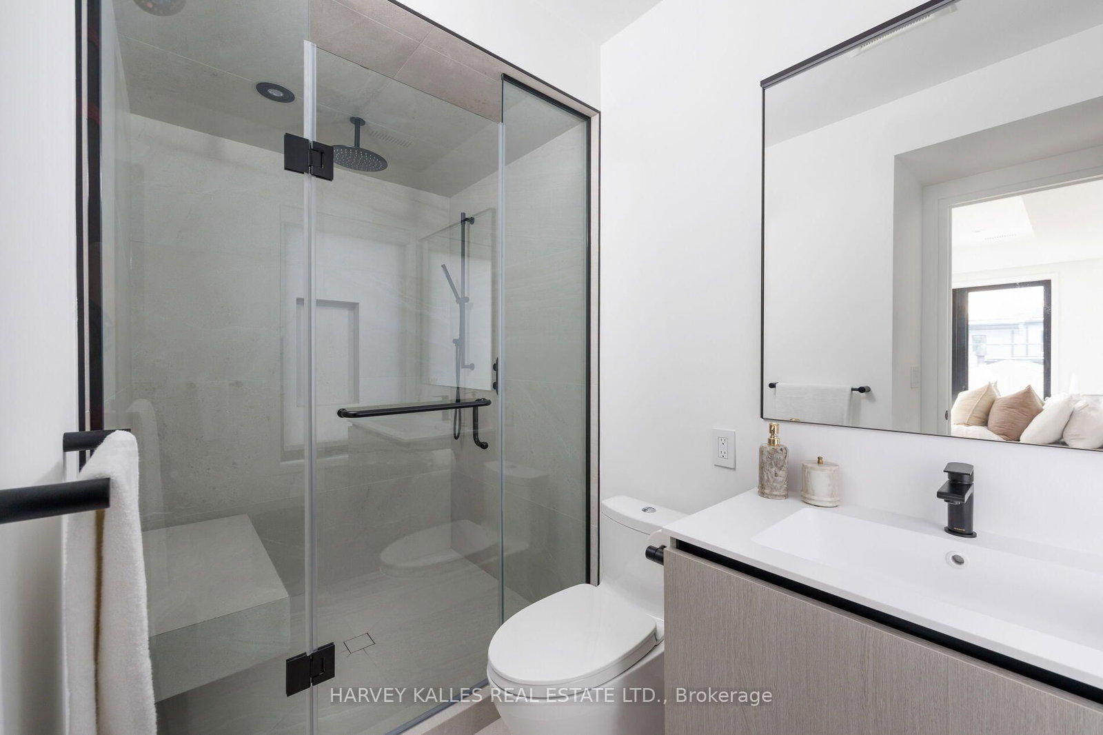 22 Foxley Street • Toronto, ON photo 34