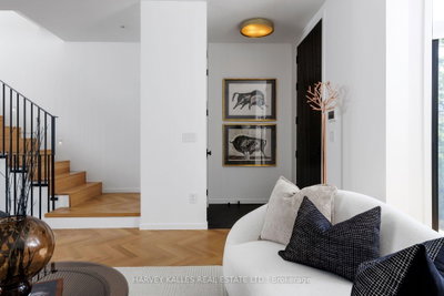 22 Foxley Street • Toronto, ON photo 4