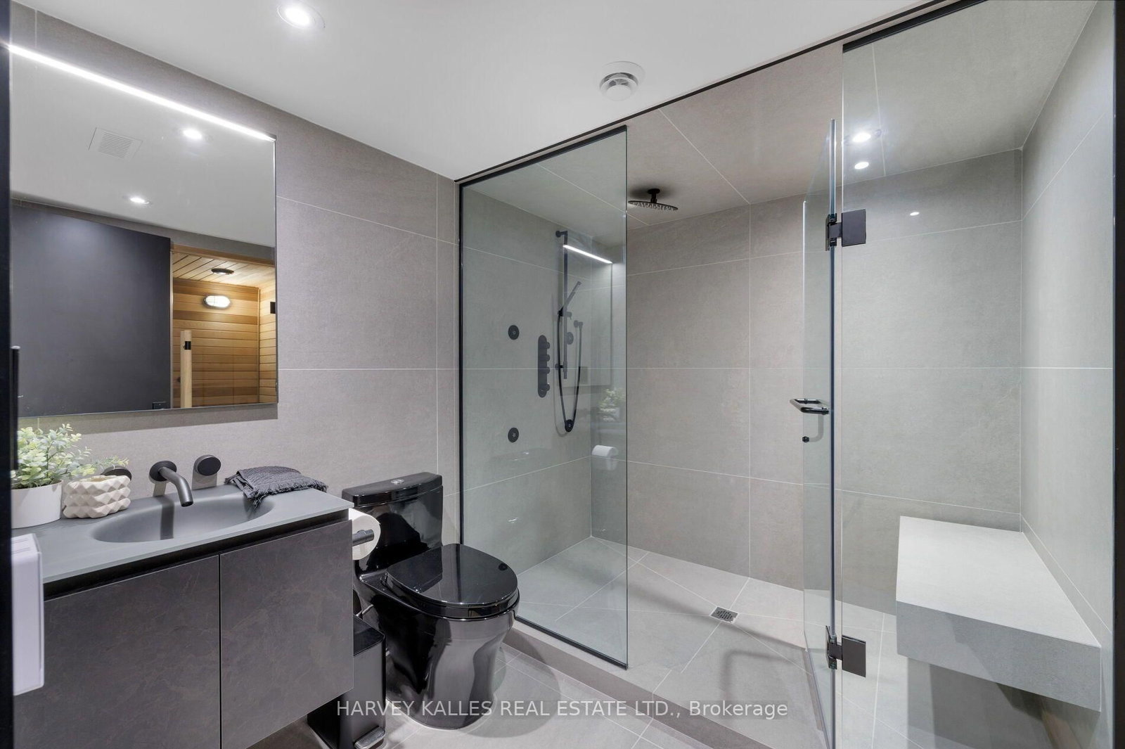 22 Foxley Street • Toronto, ON photo 47