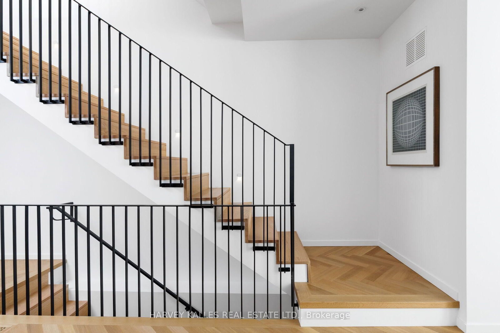 22 Foxley Street • Toronto, ON photo 6