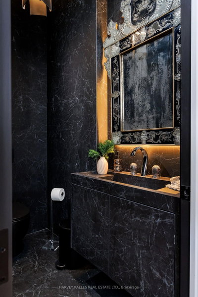 22 Foxley Street • Toronto, ON photo 8