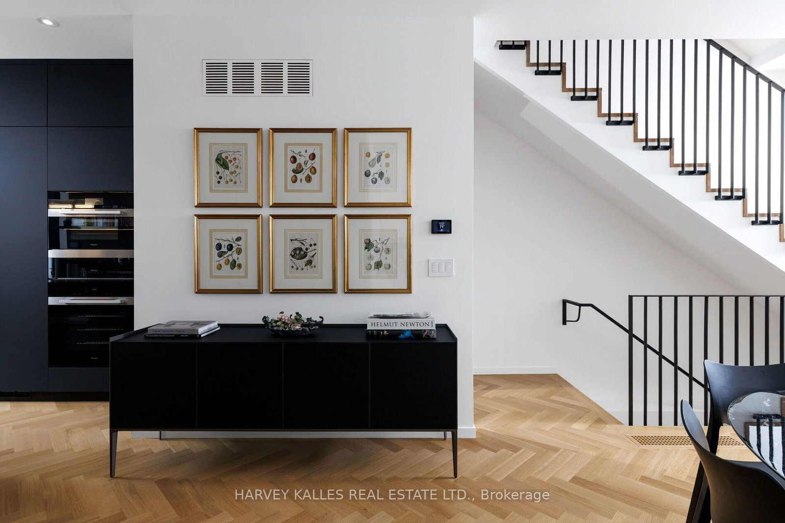 22 Foxley Street • Toronto, ON photo 9