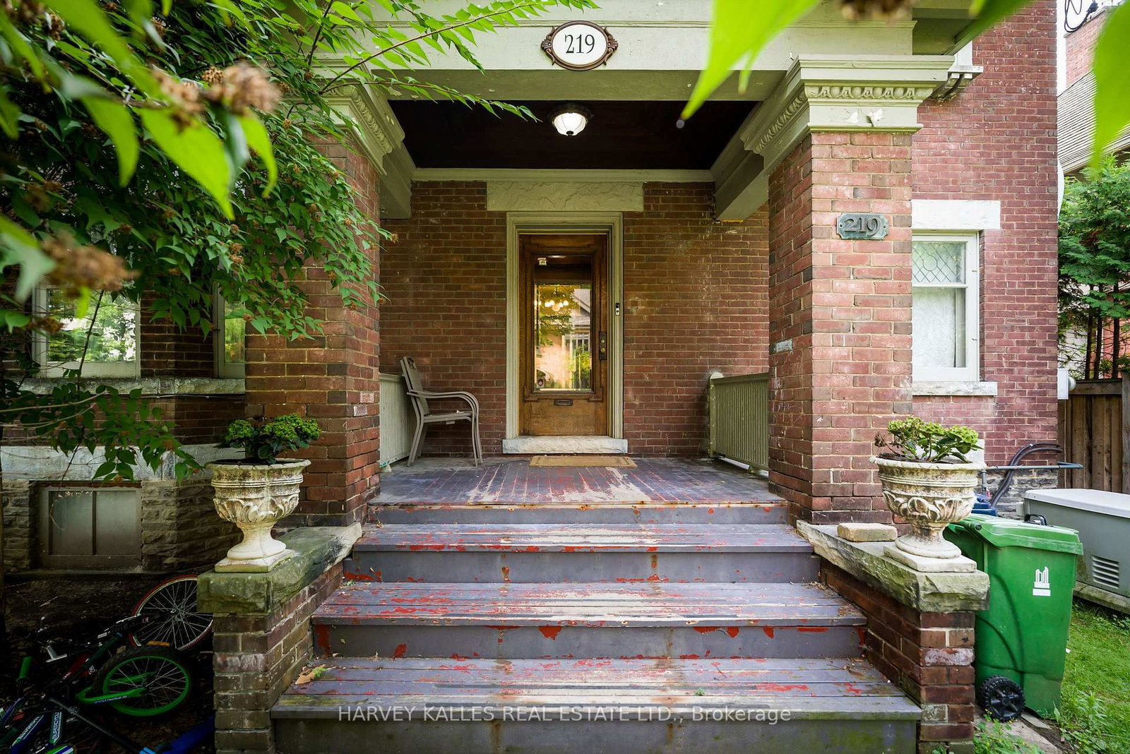 219 Balmoral Avenue • Toronto, ON photo 6