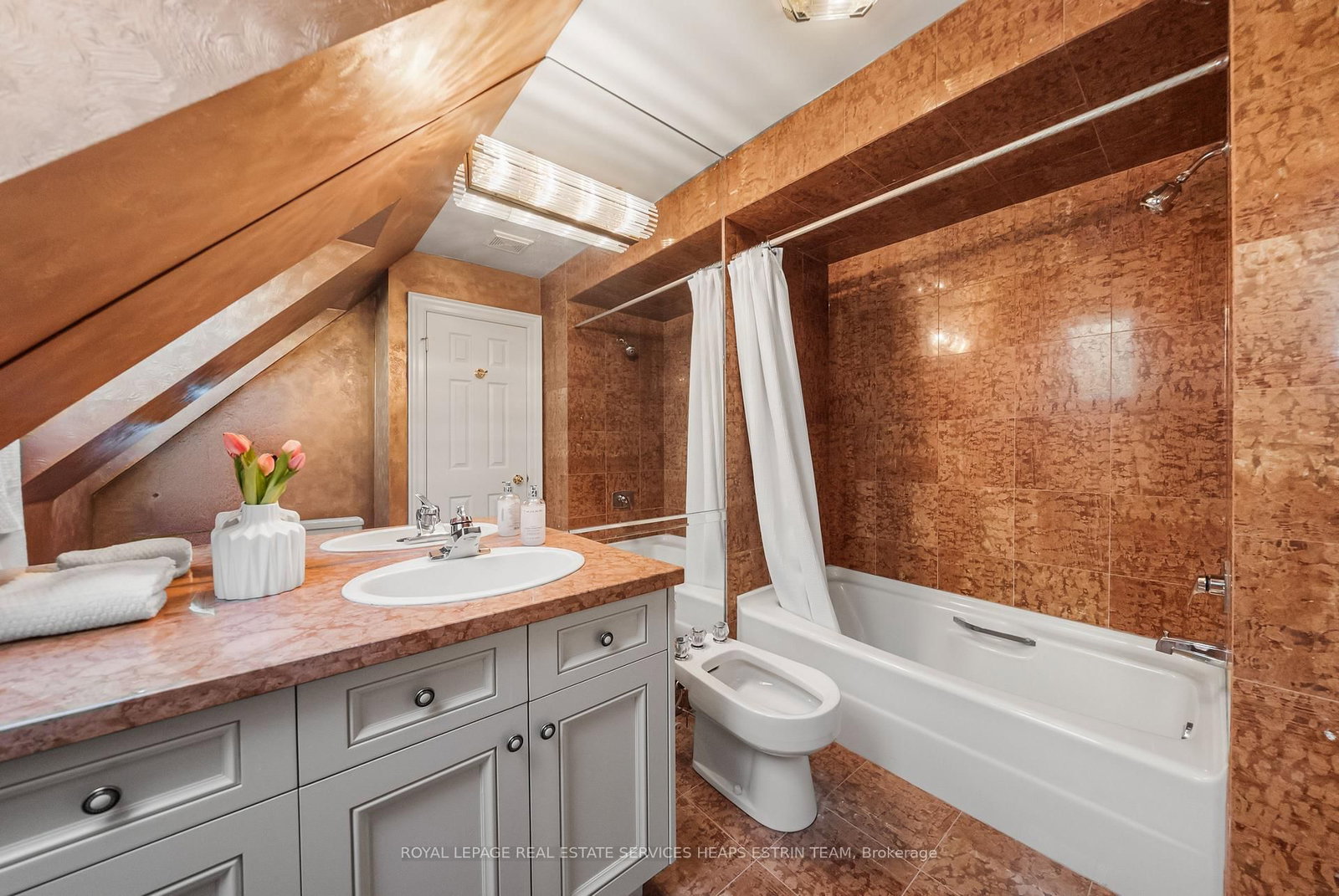 81A Lowther Avenue • Toronto, ON photo 32