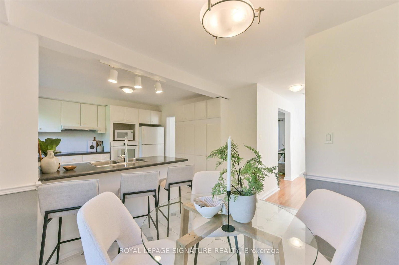 52 Daleside Crescent • Toronto, ON photo 11