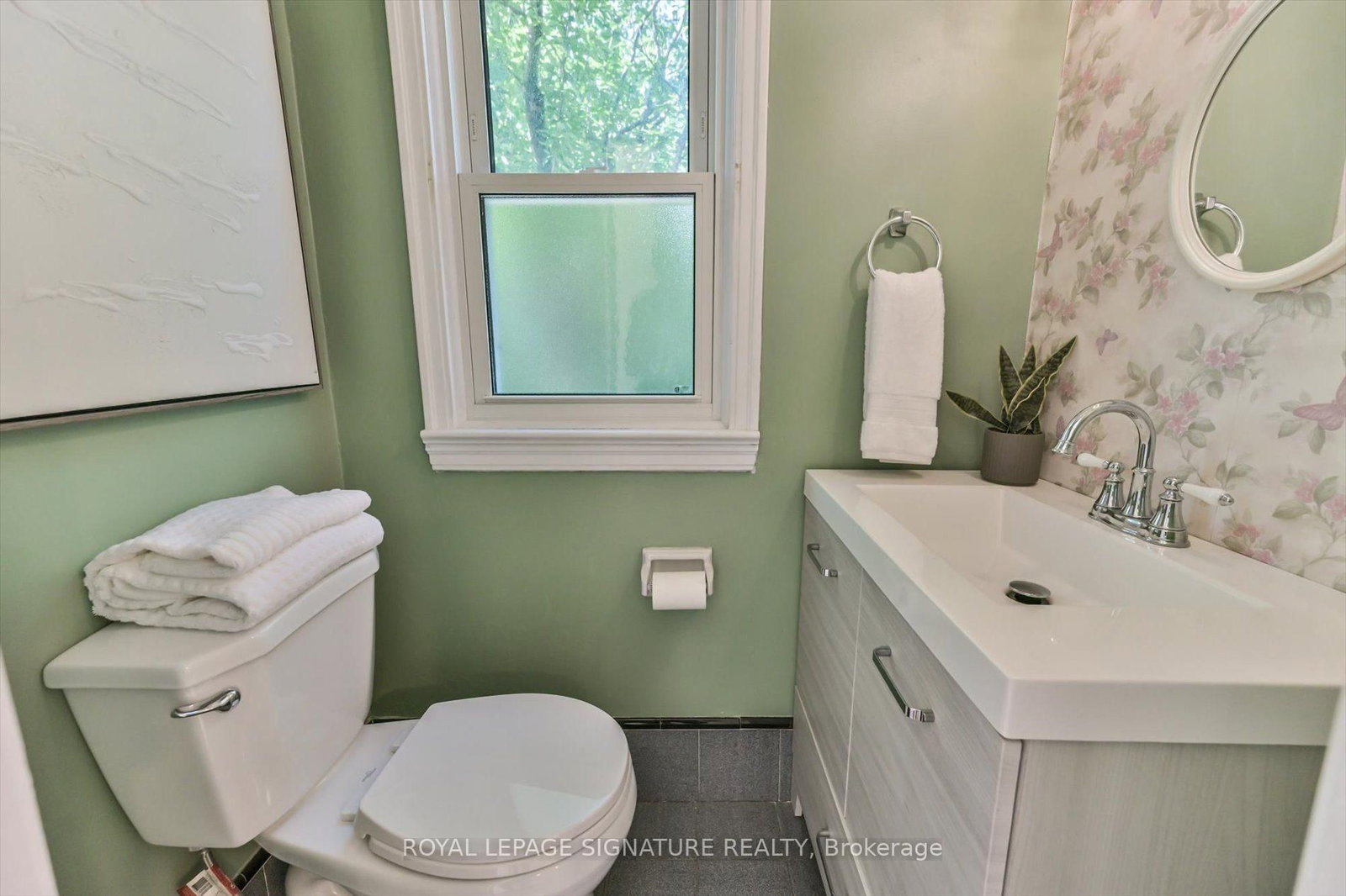 52 Daleside Crescent • Toronto, ON photo 12