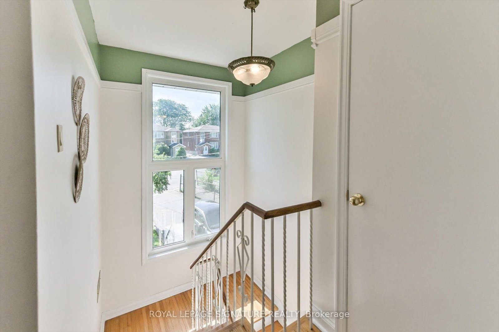 52 Daleside Crescent • Toronto, ON photo 13