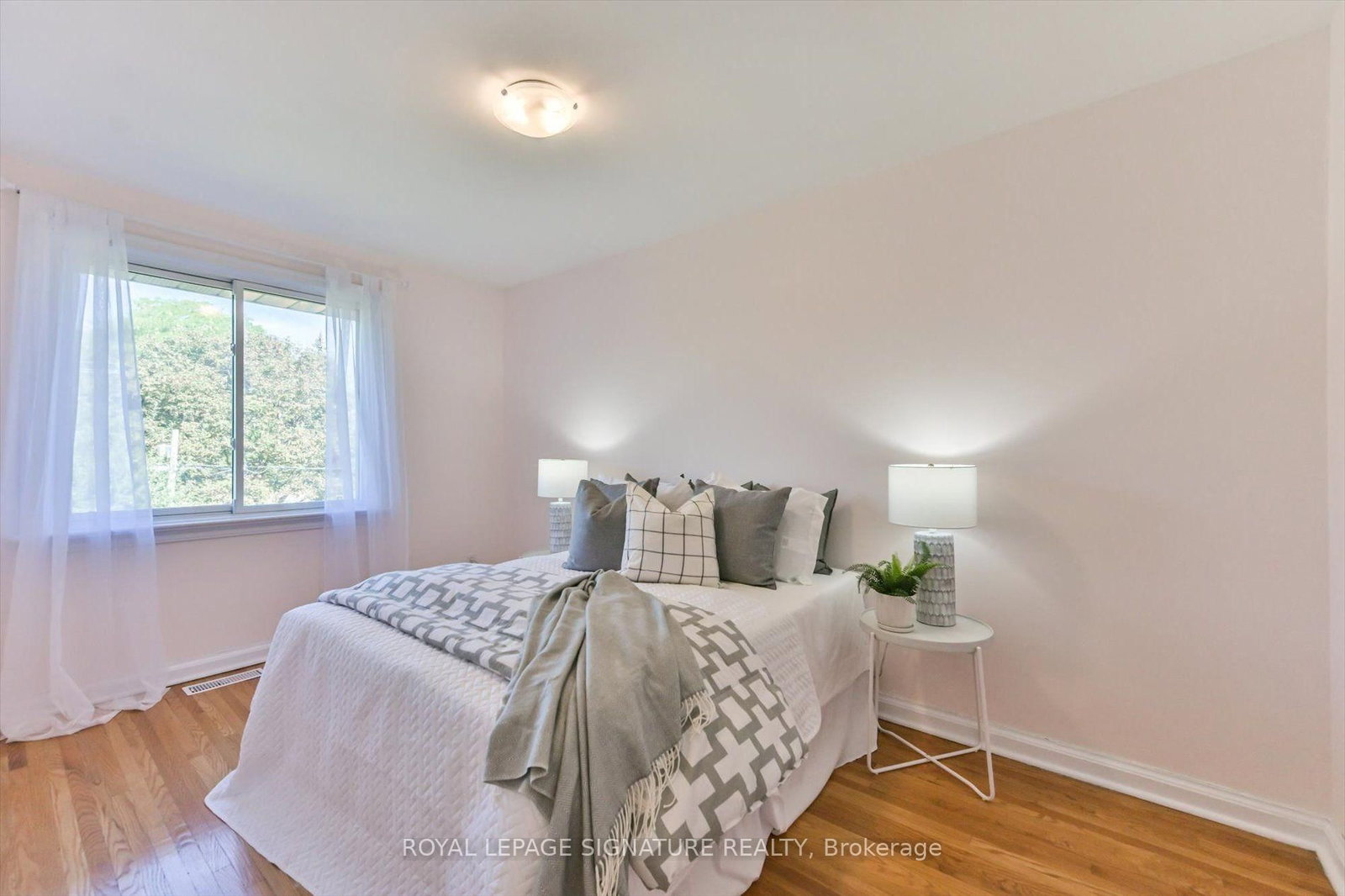 52 Daleside Crescent • Toronto, ON photo 16