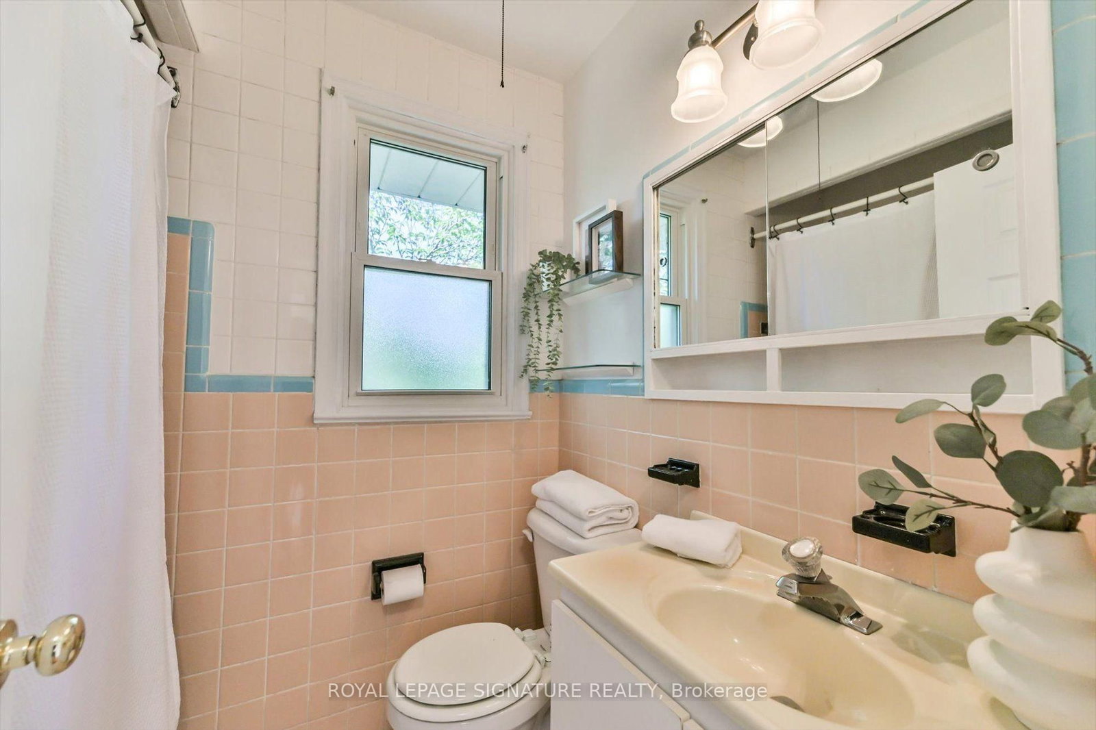 52 Daleside Crescent • Toronto, ON photo 18