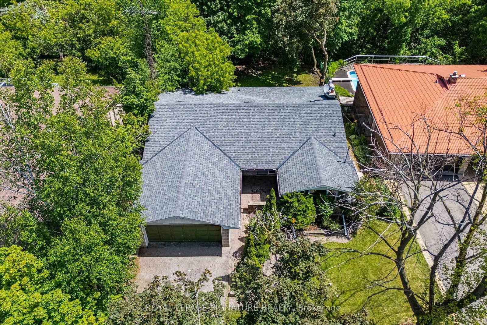 209 Burbank Drive • Toronto, ON photo 10