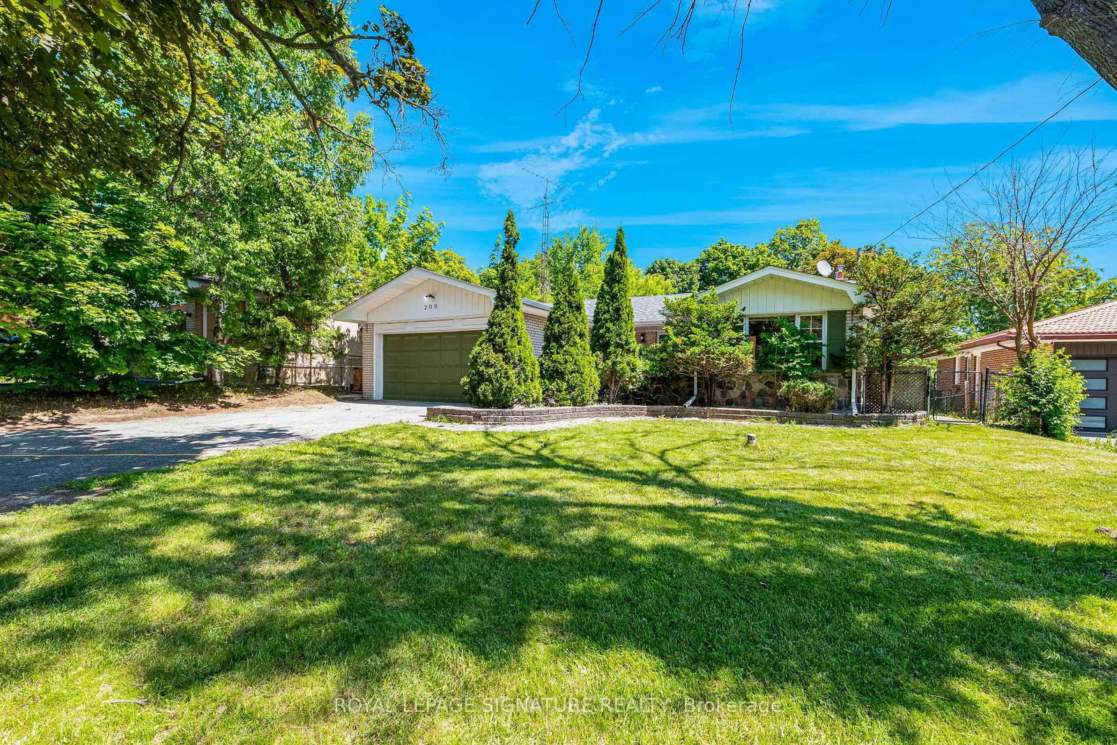 209 Burbank Drive • Toronto, ON photo 11